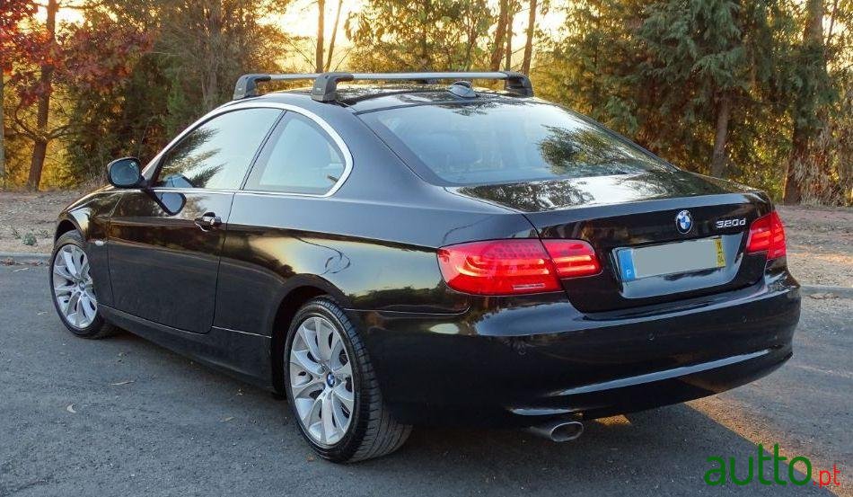 2010' BMW 320 photo #1