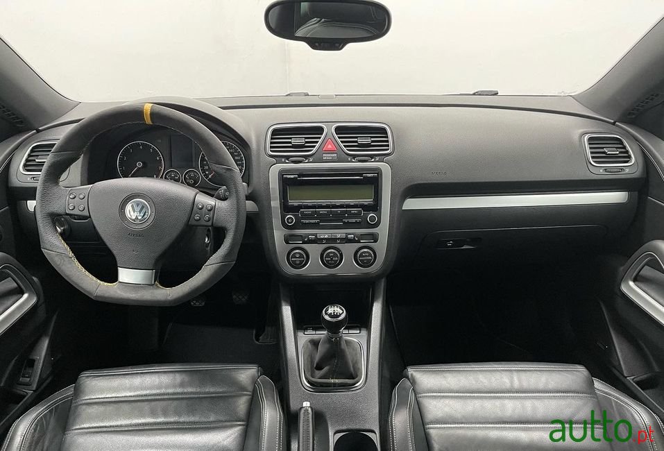 2009' Volkswagen Scirocco photo #3