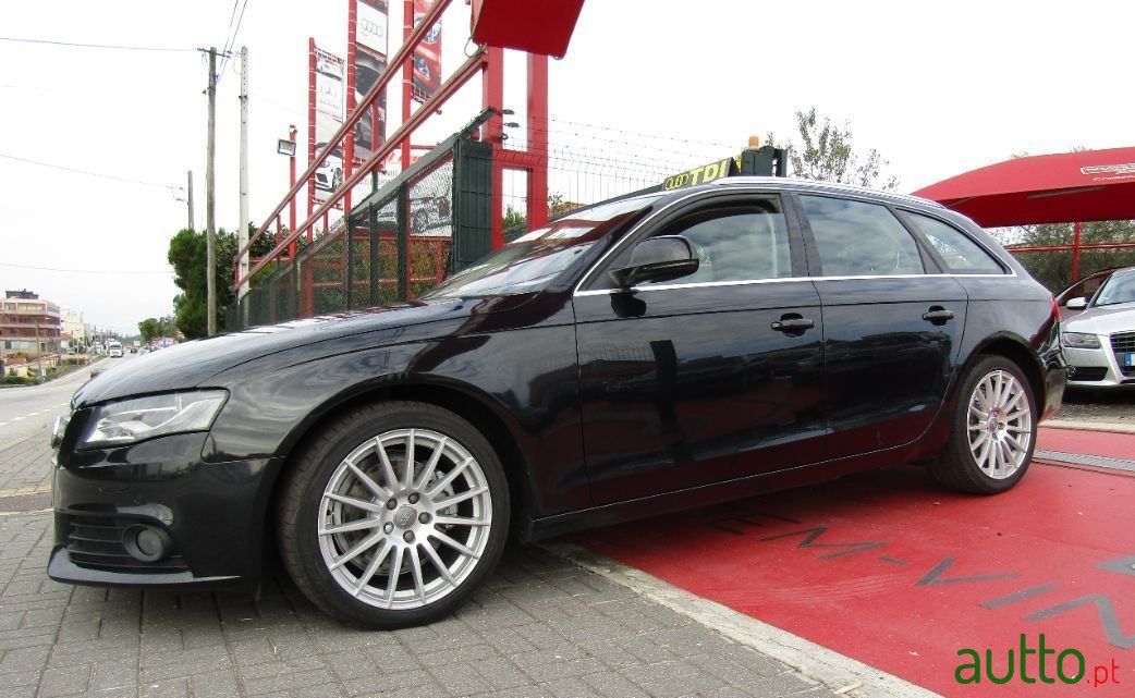 2009' Audi A4 Avant photo #2