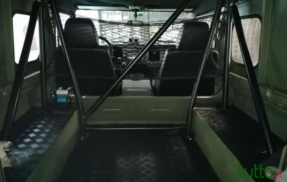 2002' Land Rover Defender photo #1