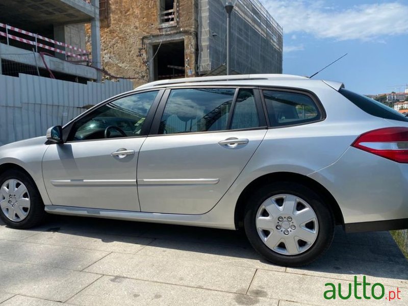 2008' Renault Laguna Break photo #3