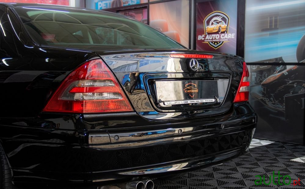 2005' Mercedes-Benz Classe C photo #2