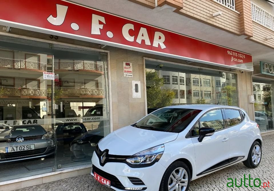 2019' Renault Clio photo #2