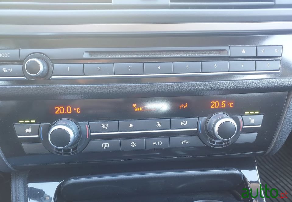 2011' BMW 520 photo #6