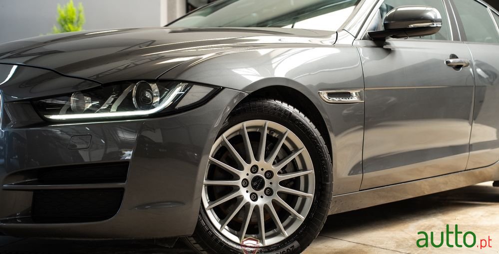 2017' Jaguar XE photo #3