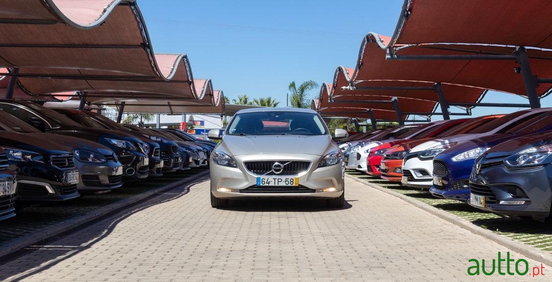 2017' Volvo V40 photo #2