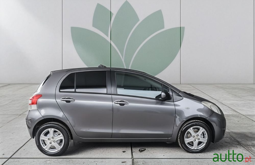 2010' Toyota Yaris 1.0 Vvt-I Ac photo #3