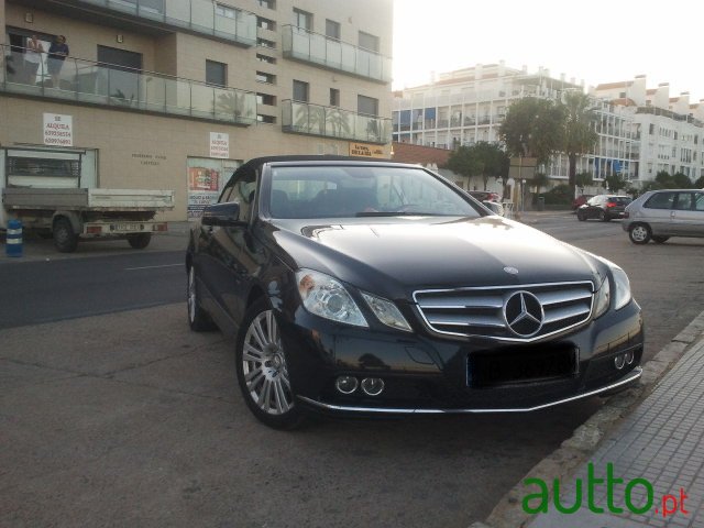 2011' Mercedes-Benz 200E photo #1