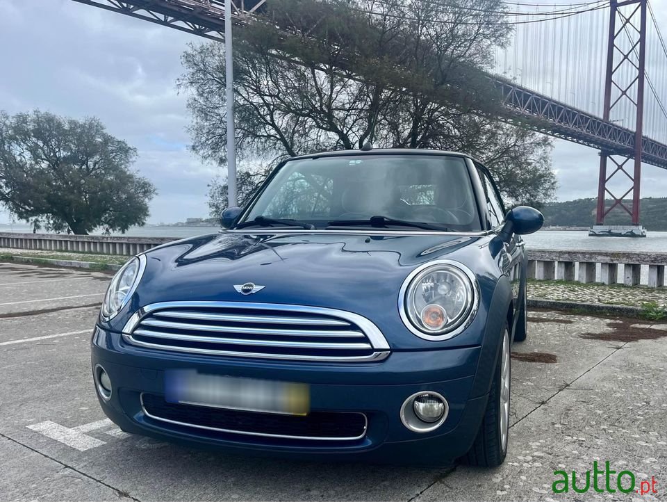 2010' MINI Cooper photo #6