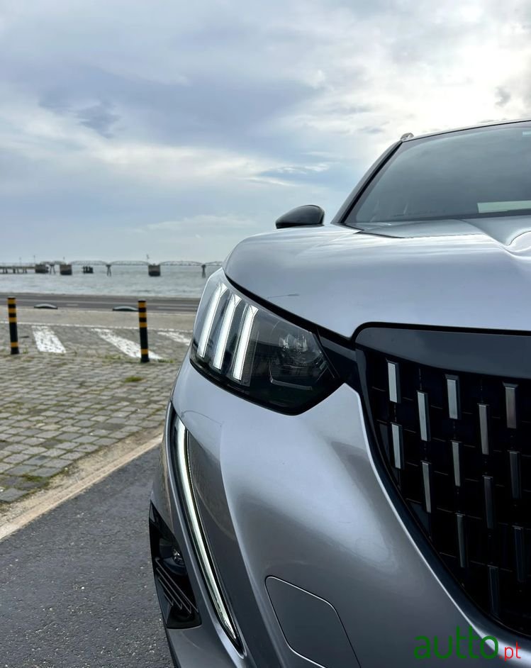 2021' Peugeot 2008 1.5 Bluehdi Gt photo #1