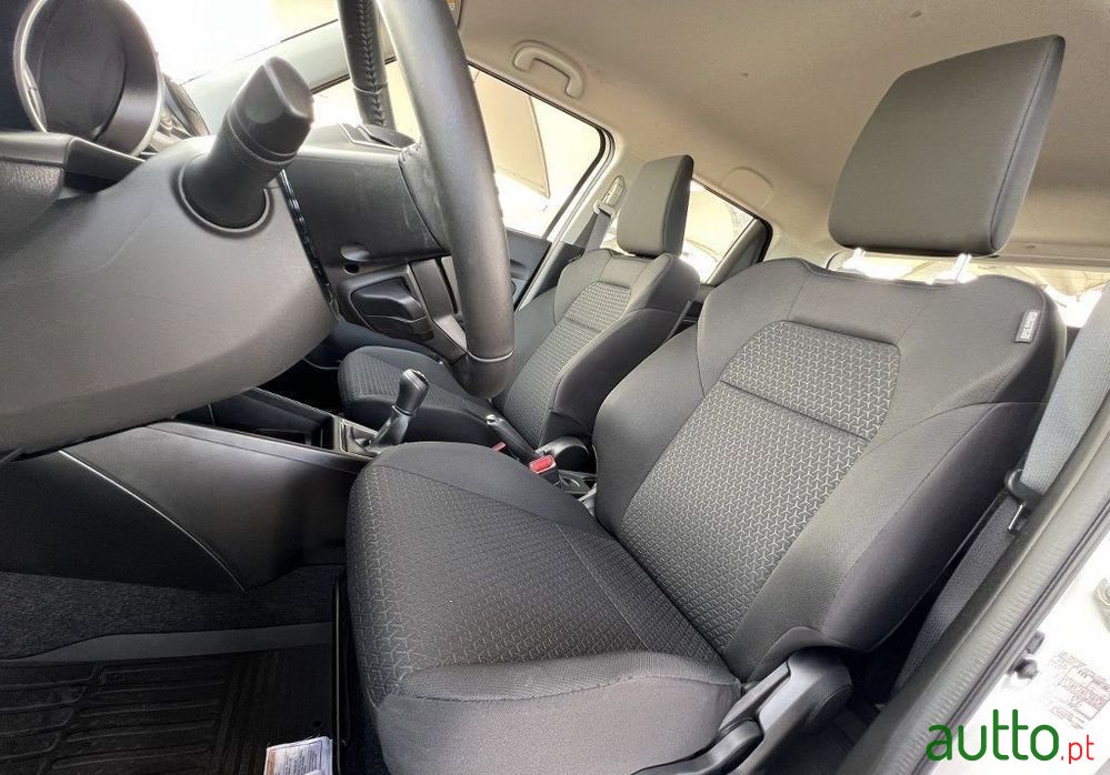 2019' Suzuki Swift photo #3