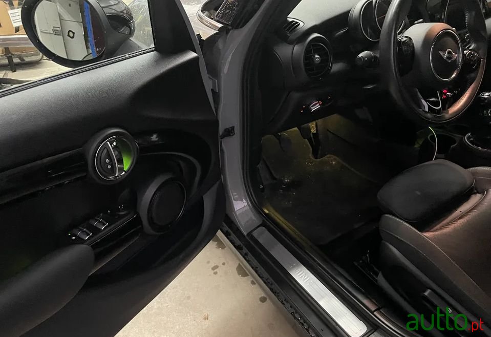 2015' MINI Cooper photo #3