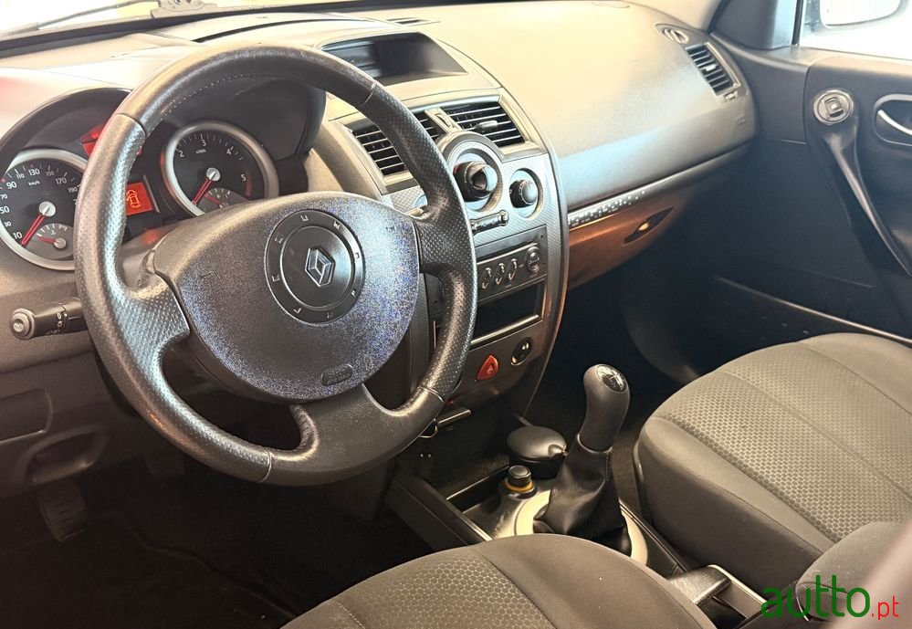 2005' Renault Megane Break photo #5