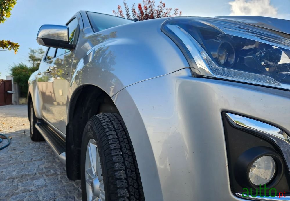 2017' Isuzu D-Max photo #4