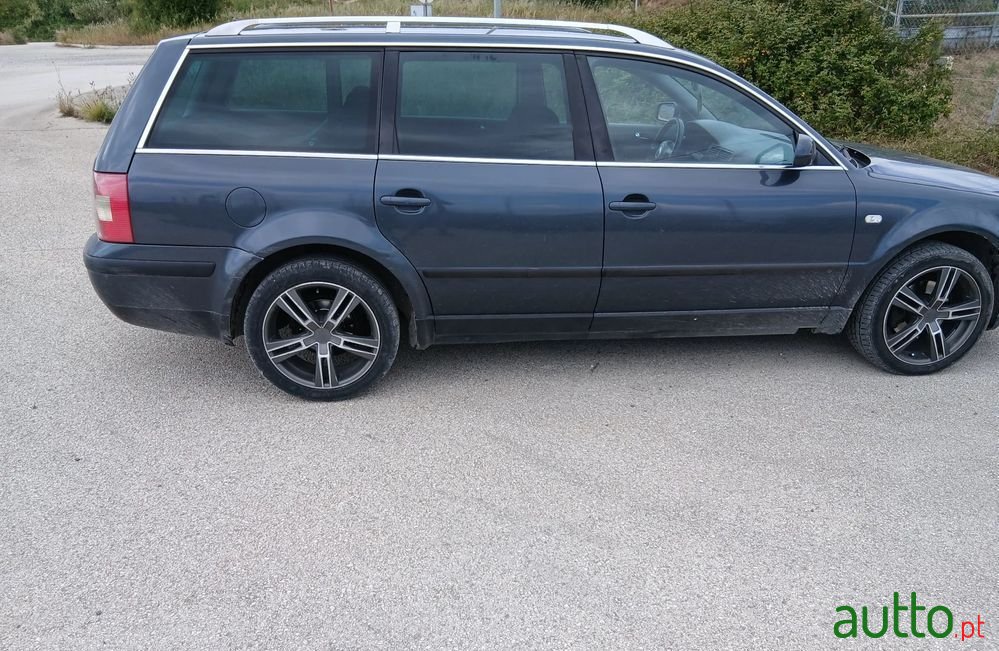 2003' Volkswagen Passat Variant photo #2