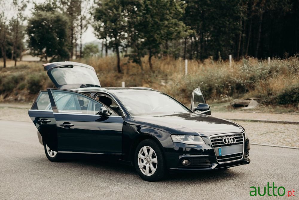 2010' Audi A4 Avant photo #5