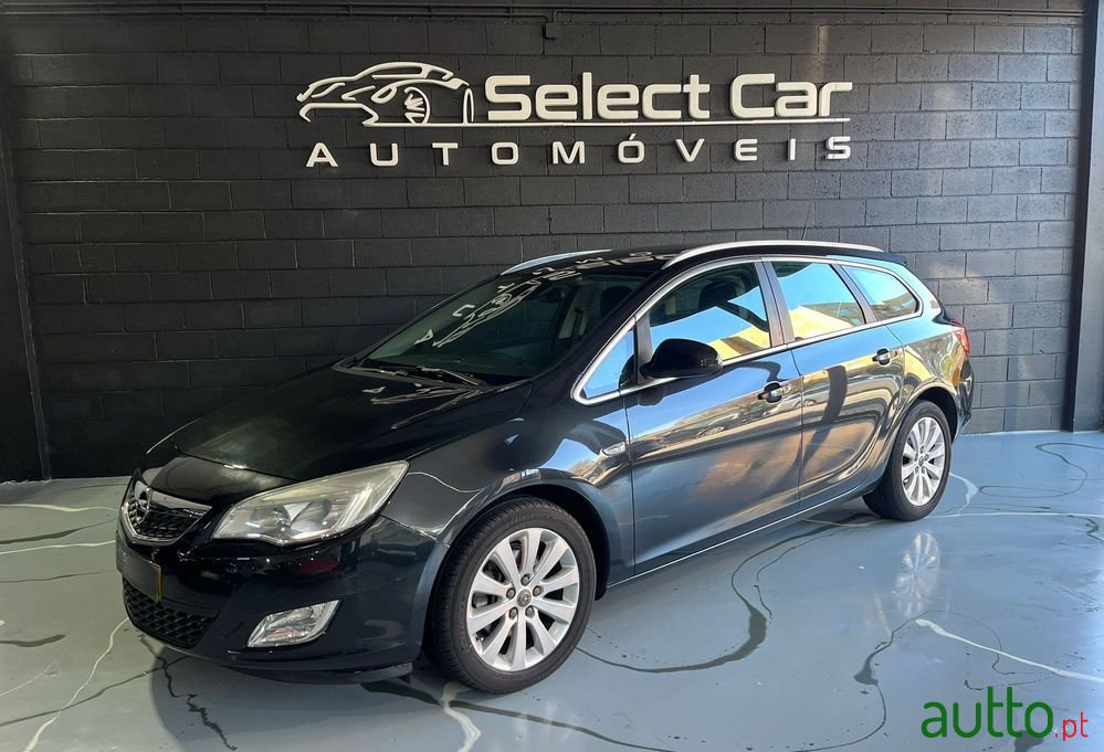 2012' Opel Astra Caravan photo #1