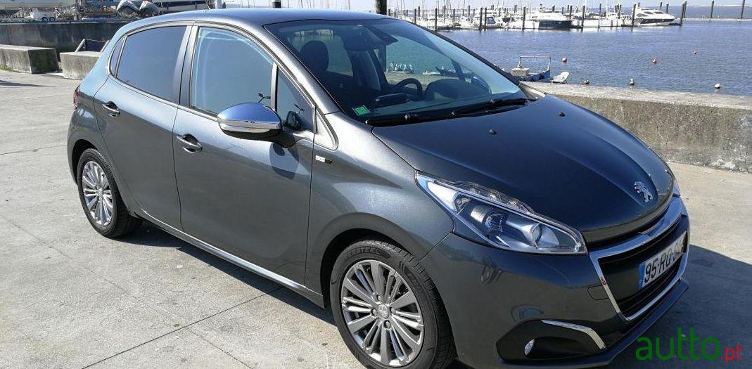 2016' Peugeot 208 Style Blue Hdi photo #2