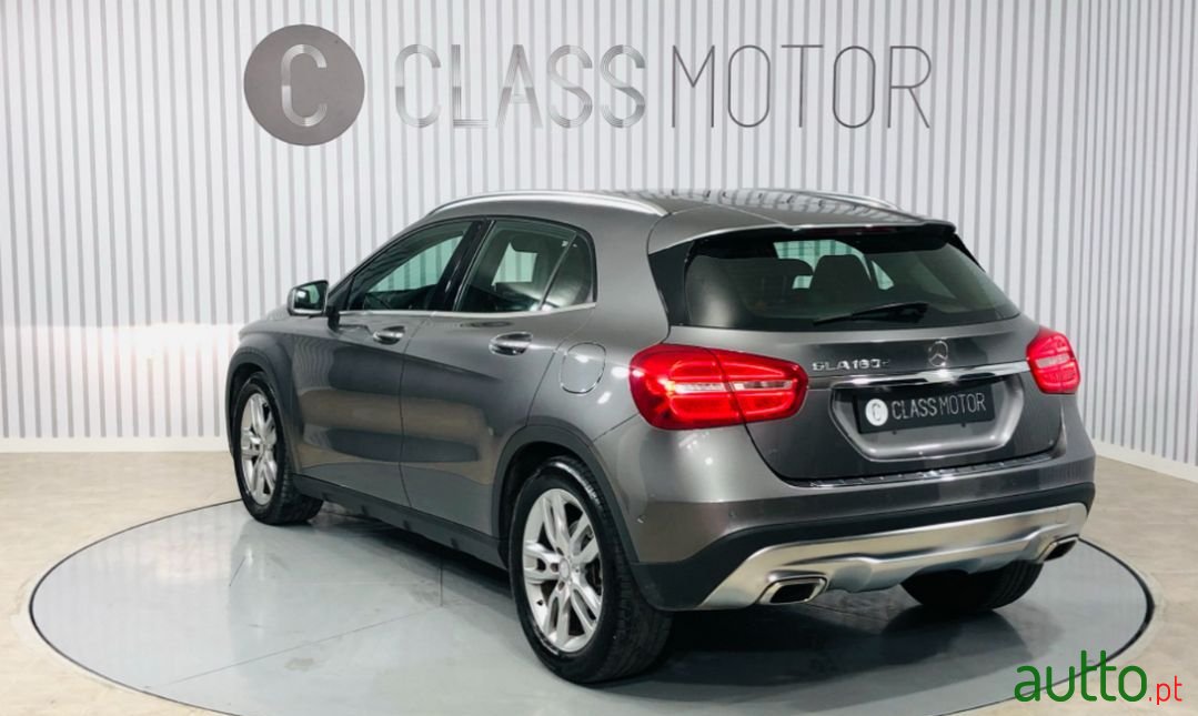 2015' Mercedes-Benz Gla-180 photo #5