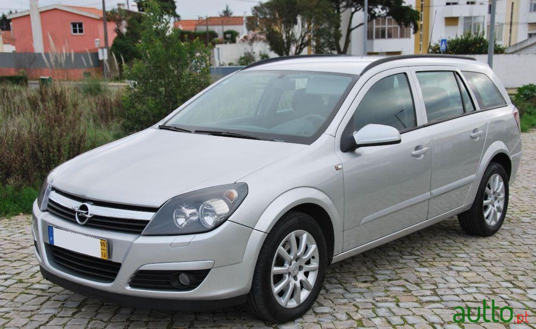 2005' Opel Astra Caravan photo #1