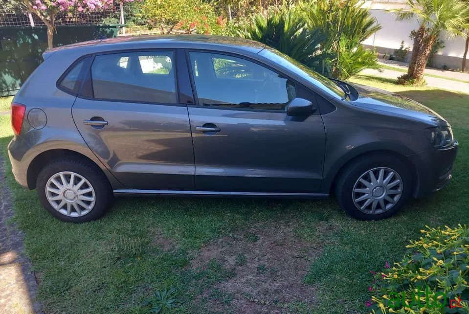 2015' Volkswagen Polo photo #2
