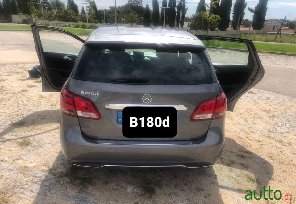 2017' Mercedes-Benz B-180 photo #3