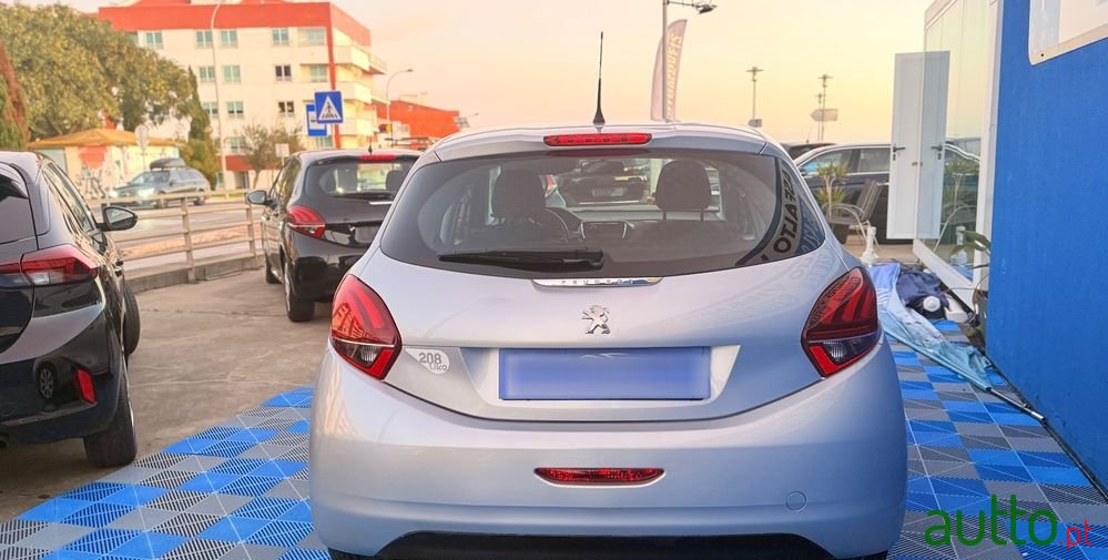 2017' Peugeot 208 Puretech photo #6