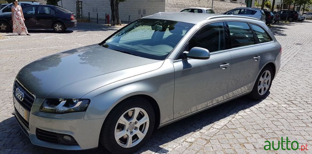 2011' Audi A4 Avant photo #1