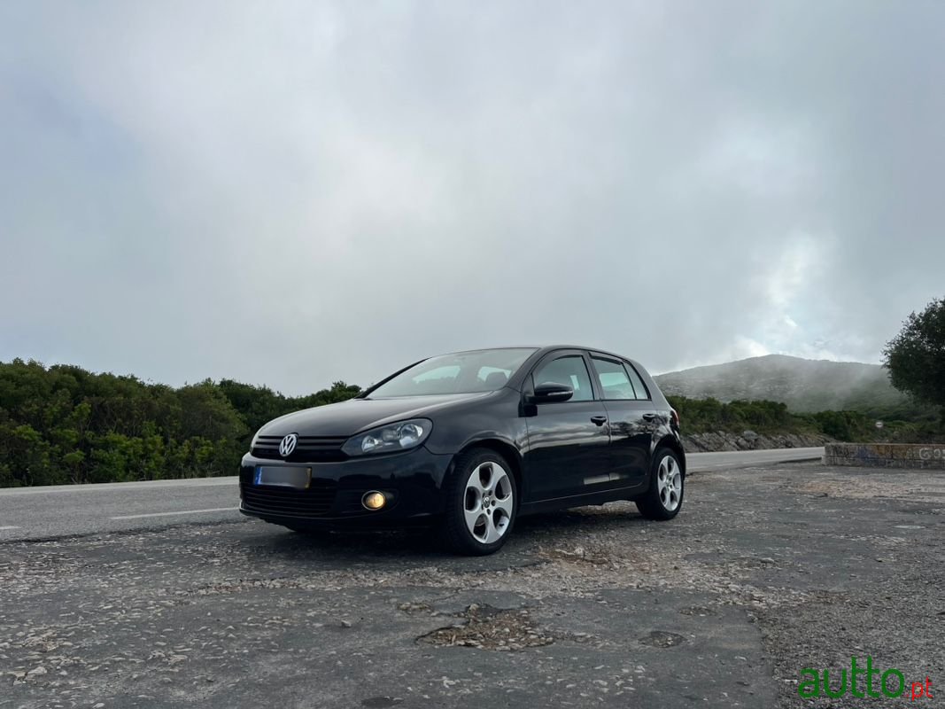 2011' Volkswagen Golf photo #1