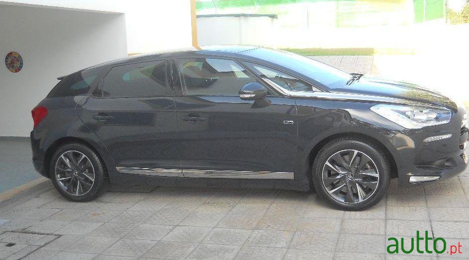 2013' Citroen DS5 photo #2