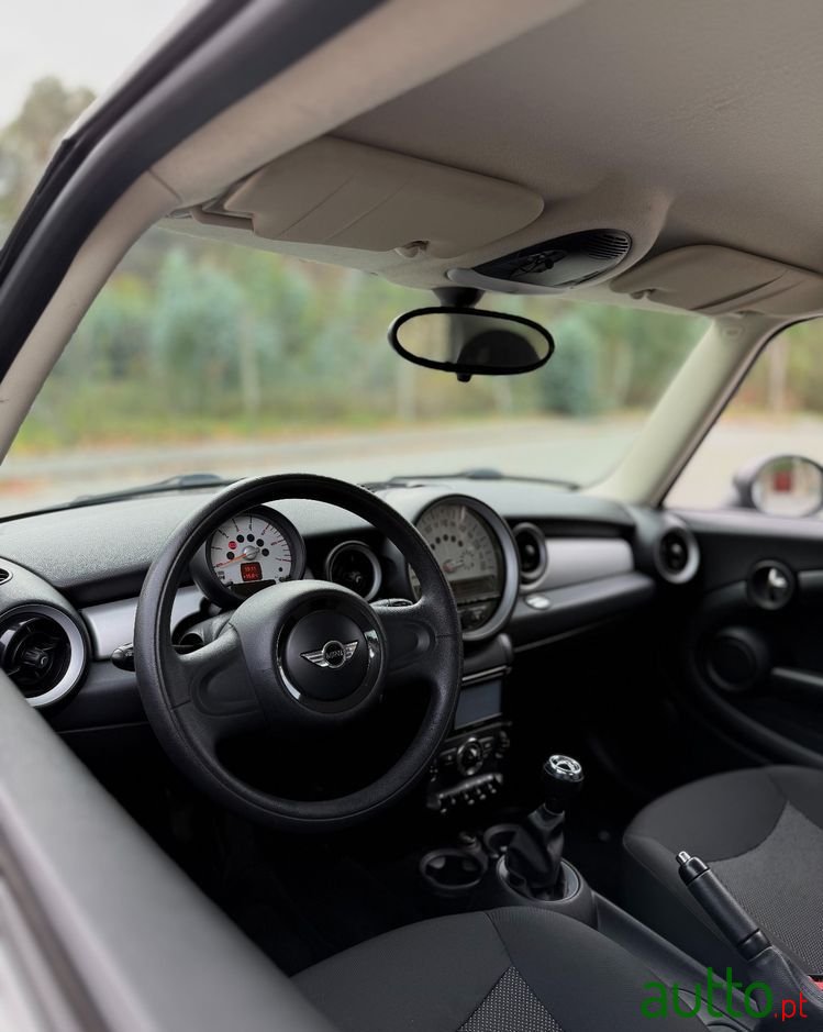 2011' MINI One D photo #5