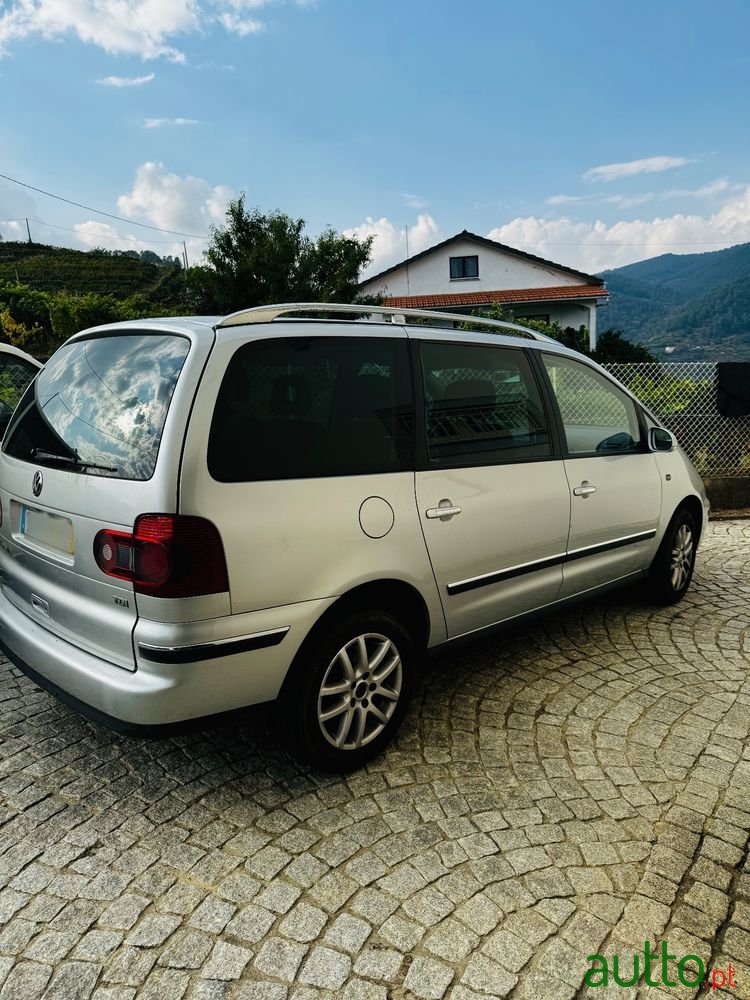 2009' Volkswagen Sharan photo #2