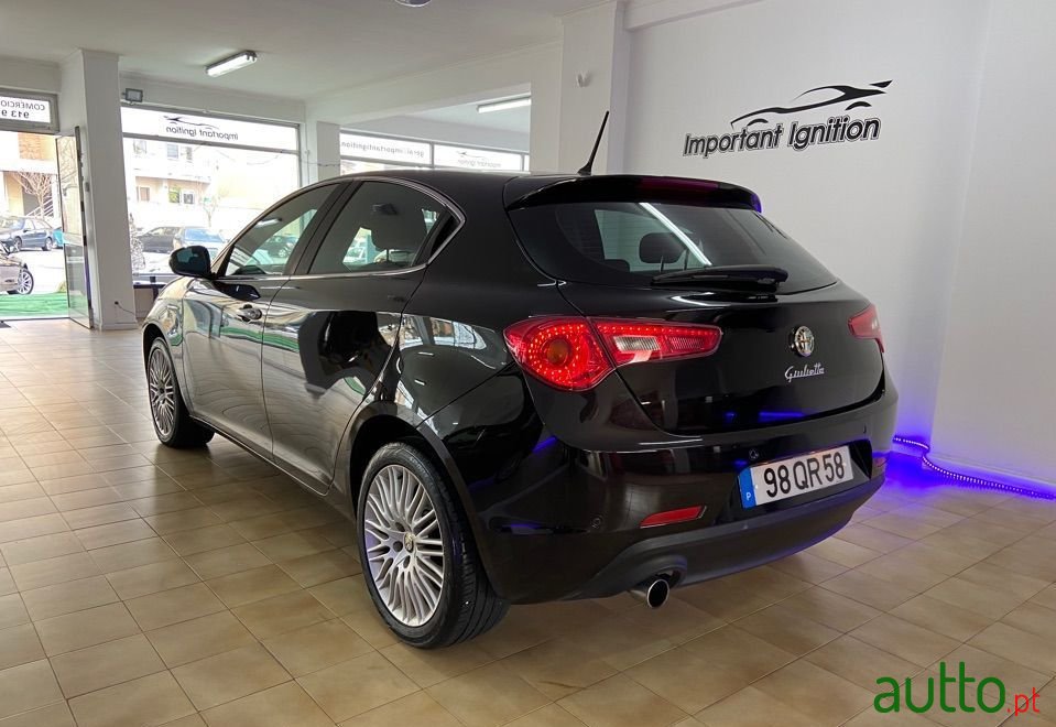 2010' Alfa Romeo Giulietta photo #6