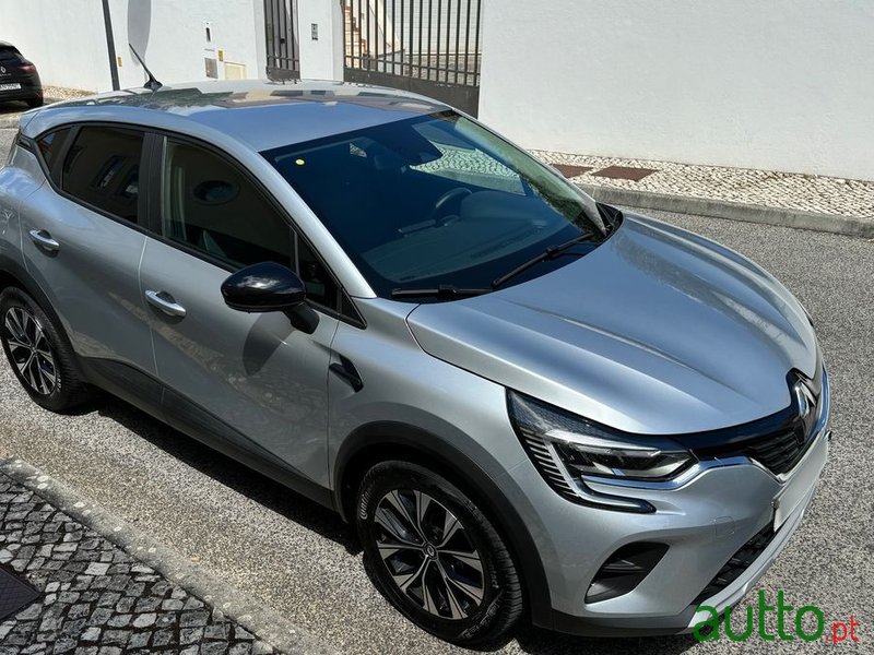 2022' Renault Captur photo #2