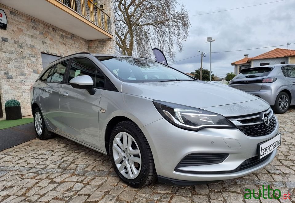 2018' Opel Astra Sports Tourer photo #2