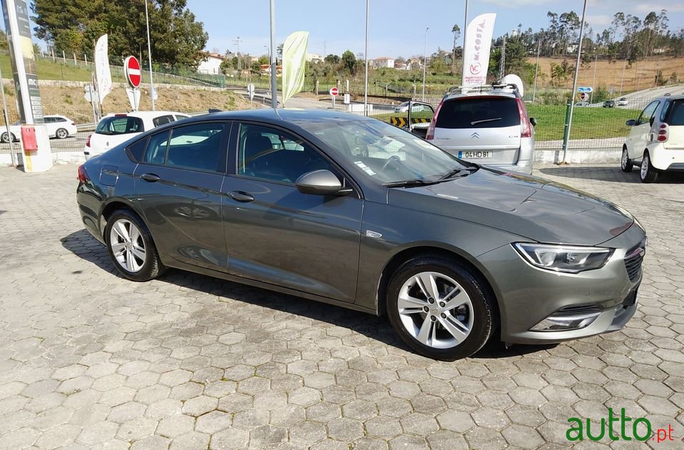 2017' Opel Insignia Grand Sport photo #5