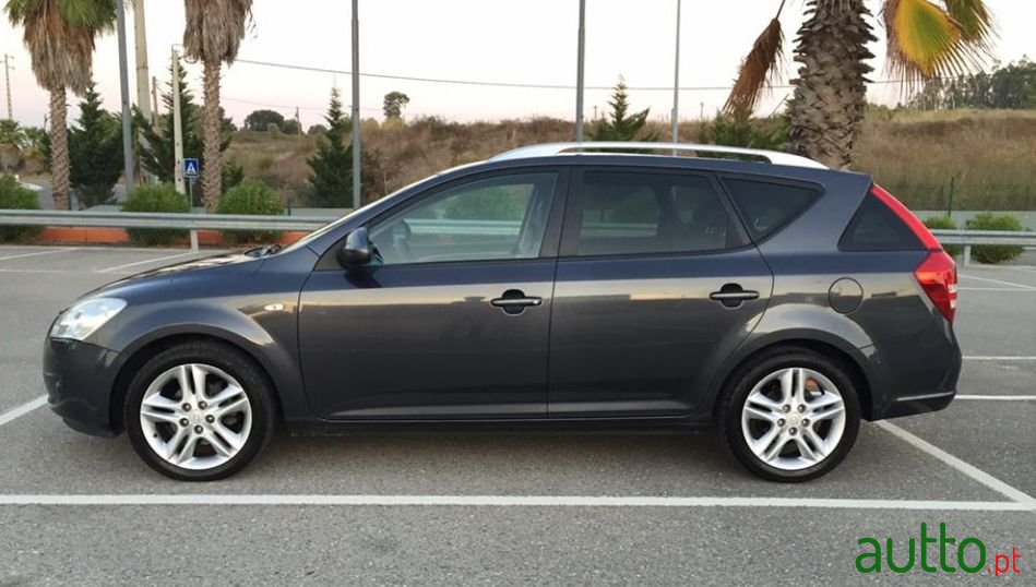 2008' Kia Ceed Sw photo #2