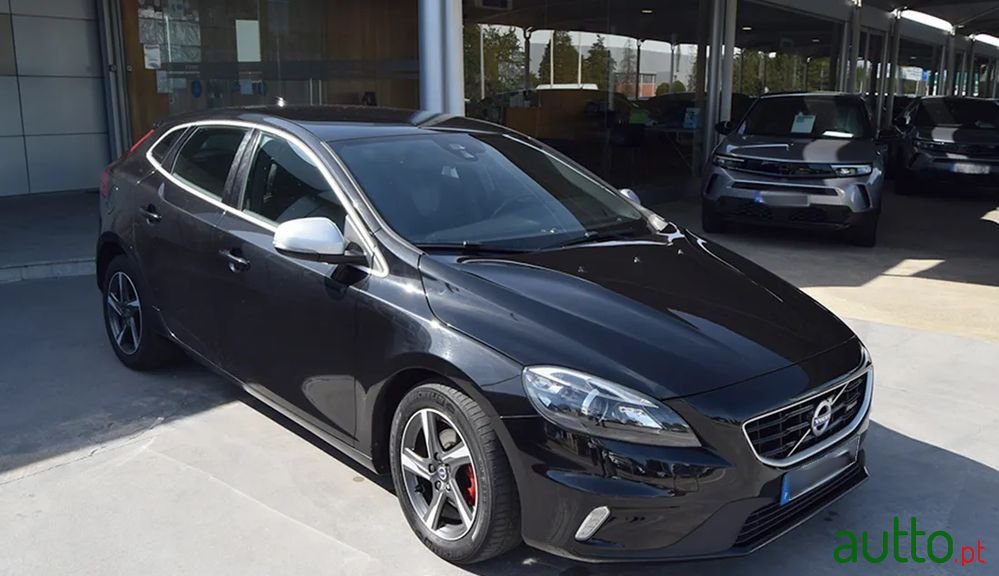 2015' Volvo V40 2.0 D2 R-Design photo #3
