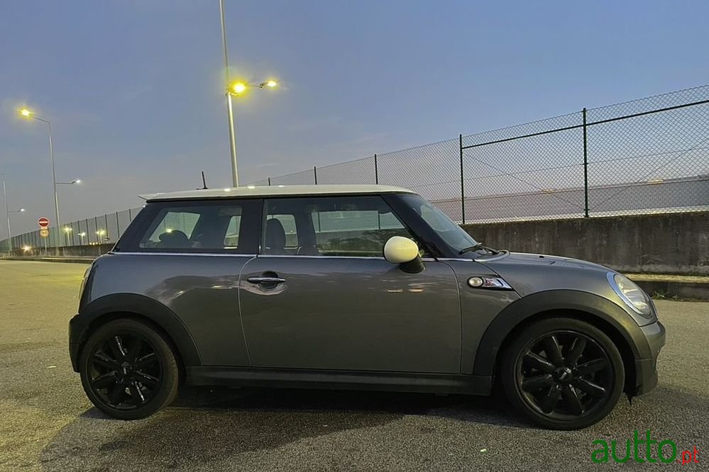 2008' MINI Cooper S Coupe photo #4