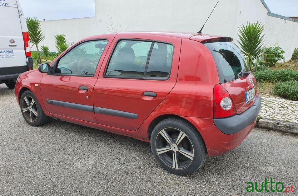 2003' Renault Clio 1.5 Dci S photo #2
