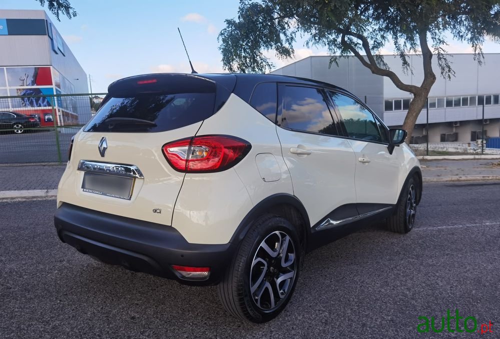 2015' Renault Captur 1.5 Dci Exclusive photo #3