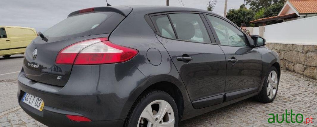 2011' Renault Megane photo #3