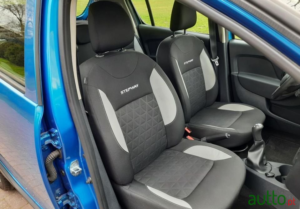 2016' Dacia Sandero photo #6