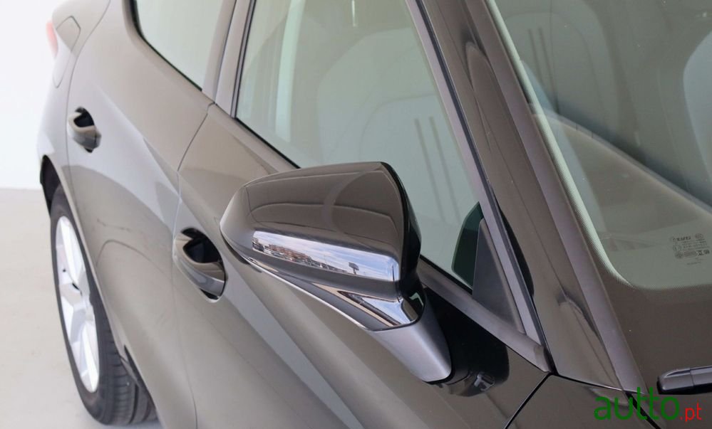 2023' SEAT Leon 1.0 Tsi Style photo #4