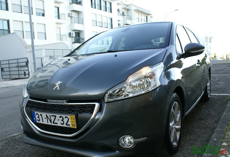 2013' Peugeot 208 photo #1