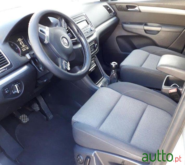 2011' Volkswagen Sharan photo #1