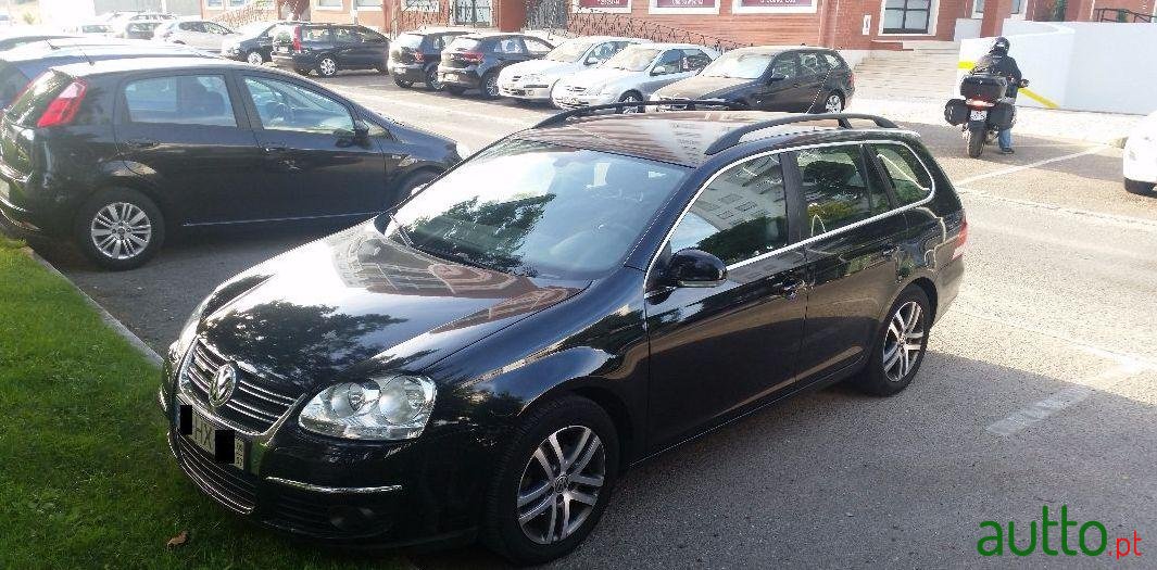 2009' Volkswagen Golf photo #2