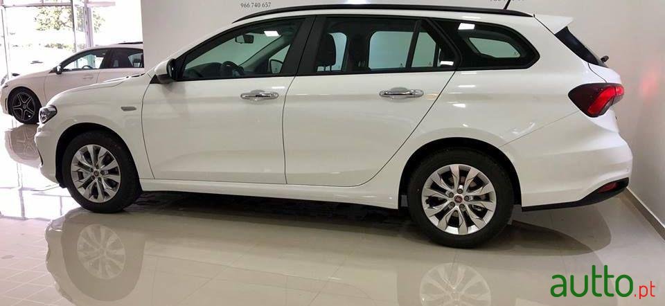 2019' Fiat Tipo Station Wagon photo #1