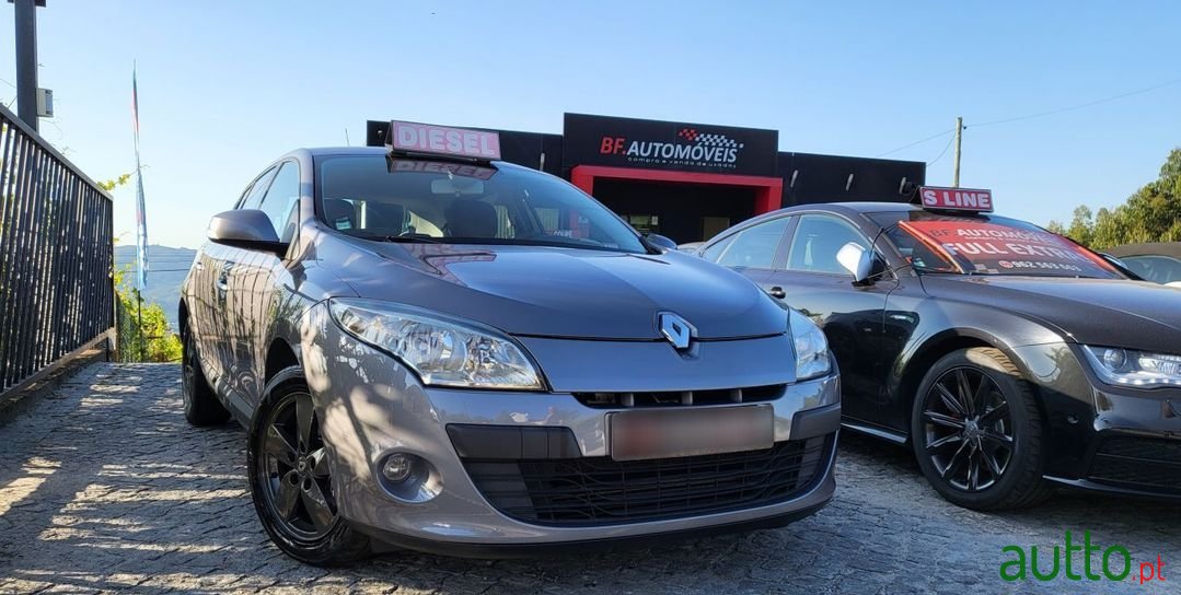 2010' Renault Megane Ver-1-5-Dci-Dynamique photo #1