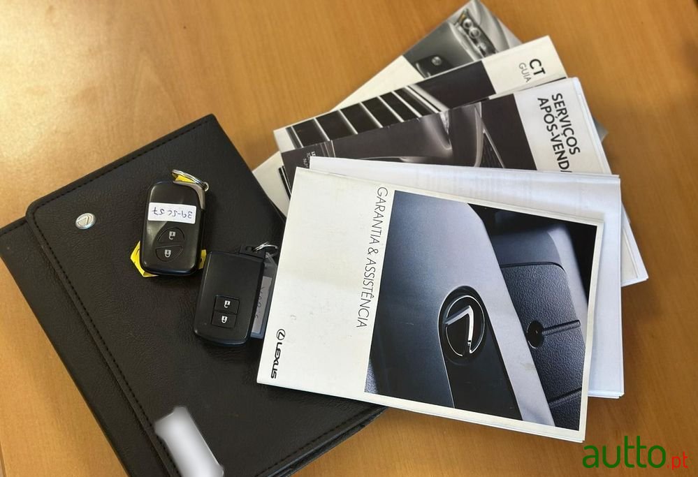 2016' Lexus CT photo #2
